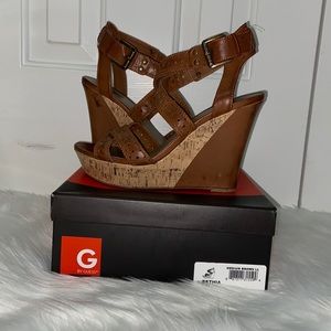 G by GUESS BETHIA brown wedges 9.5M